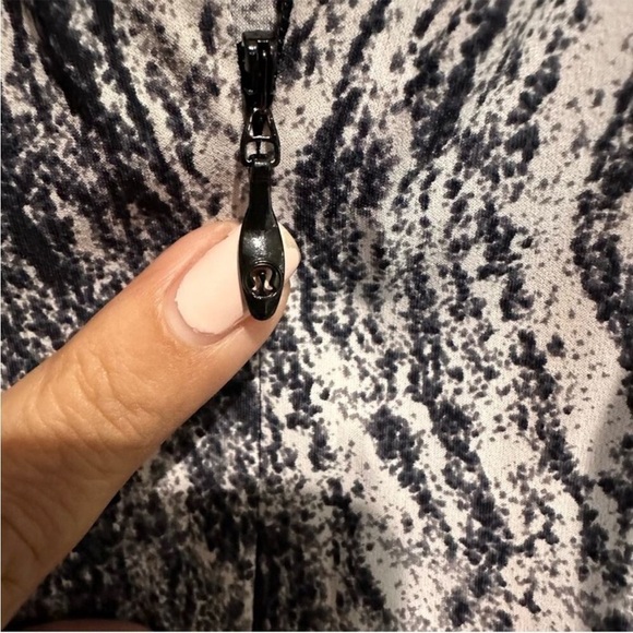 LULULEMON Runbeam Hoodie Heat Wave Print | Size 6 - Picture 14 of 16
